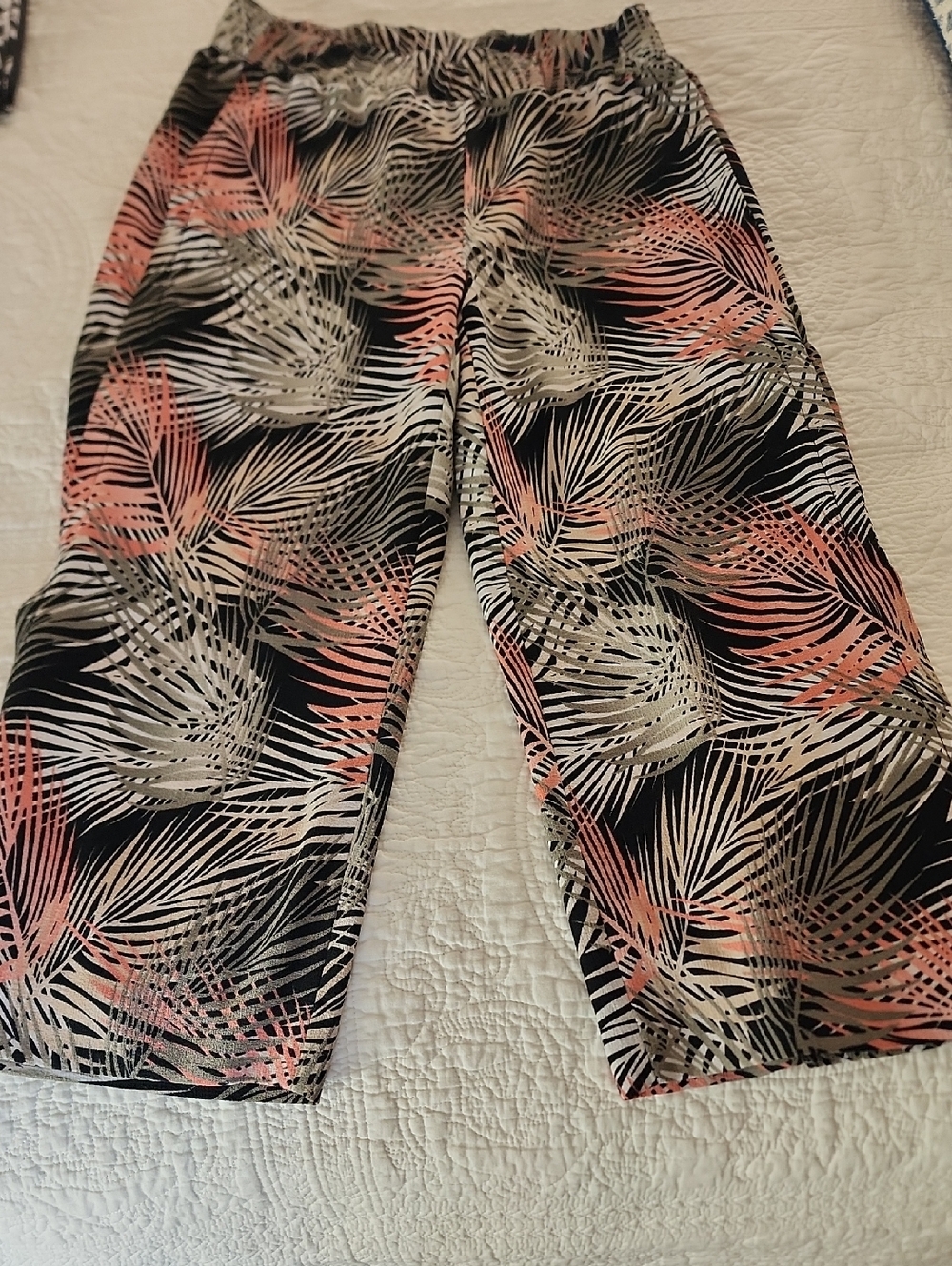 Wide Leg Palm-Print Pants in Black & Coral